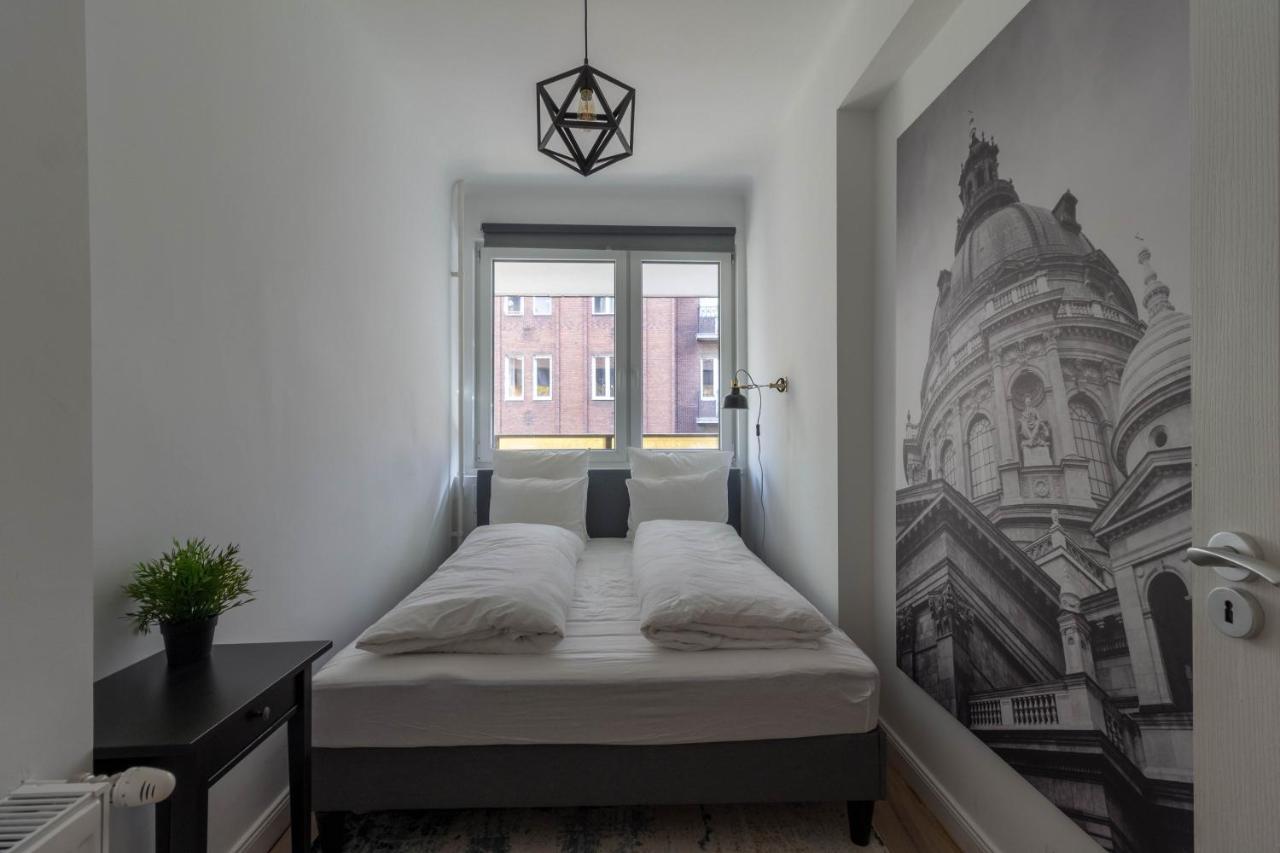 Standard Apartment By Hi5 - Madach Budapest Kültér fotó
